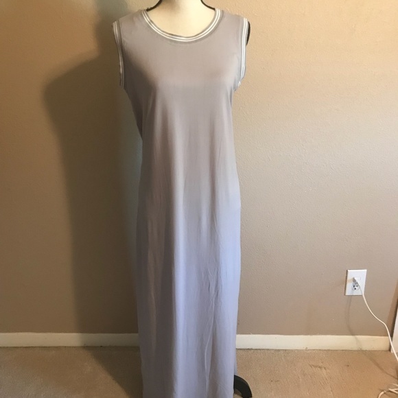 Dresses & Skirts - ⭐️ pretty gray Maxi ⭐️